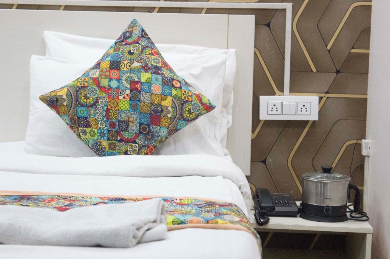 Jsb Hotel Faridabad Eksteriør bilde