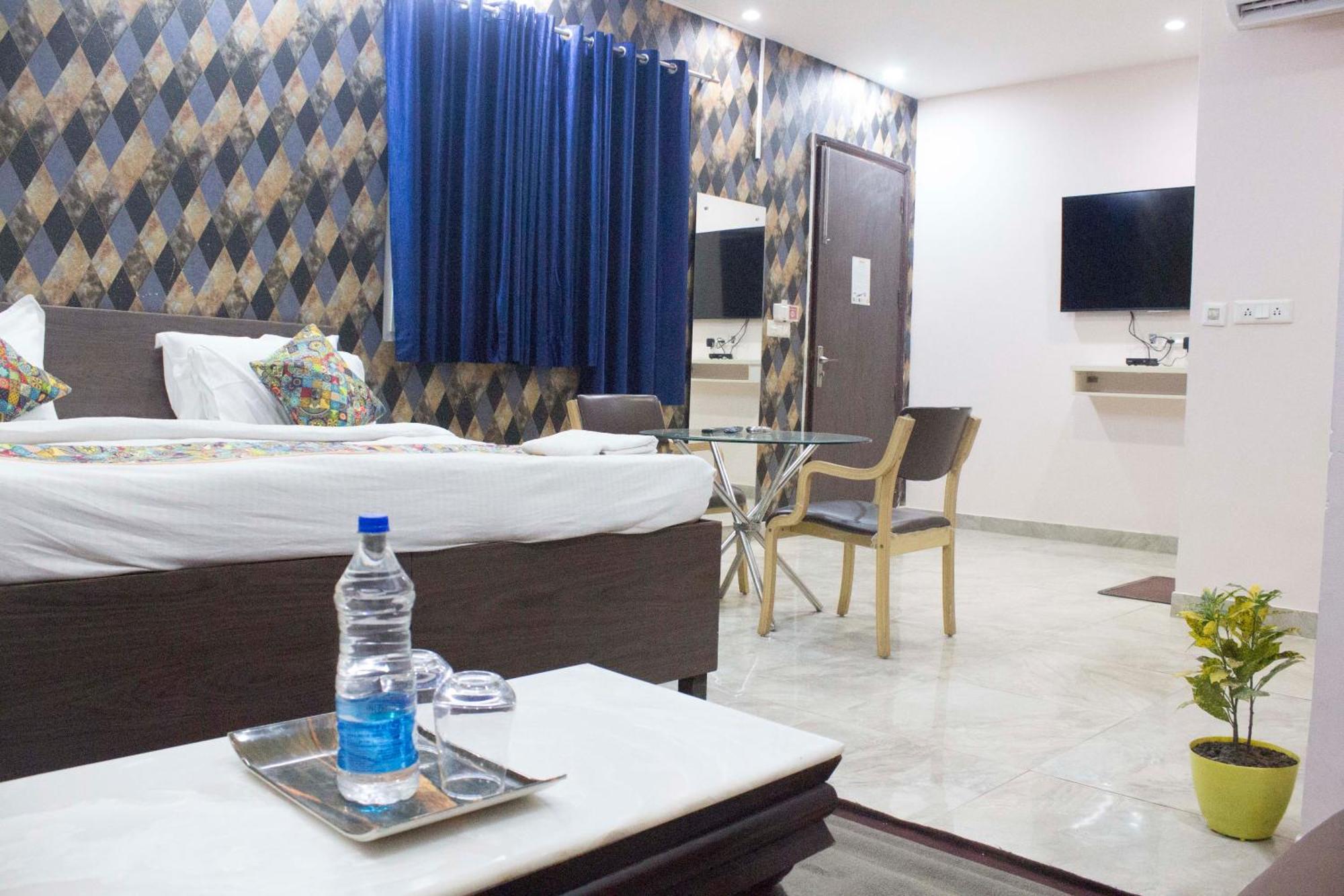 Jsb Hotel Faridabad Eksteriør bilde
